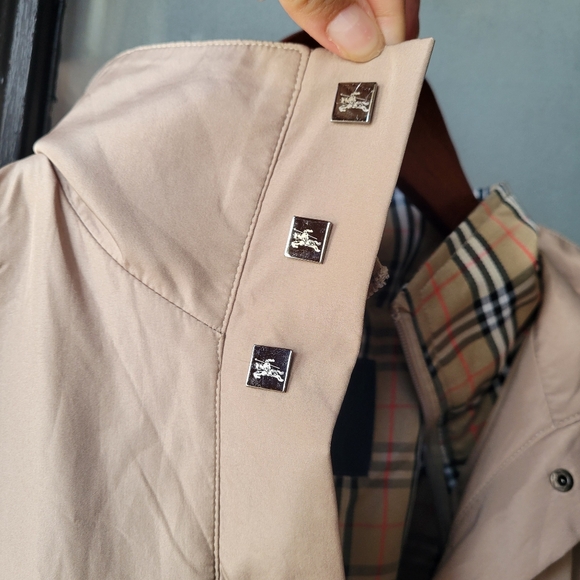 Tan Burberry VTG Women's Trench Coat  Size M Zip Buttons Tan Long Sleeve No Hood - Picture 15 of 16